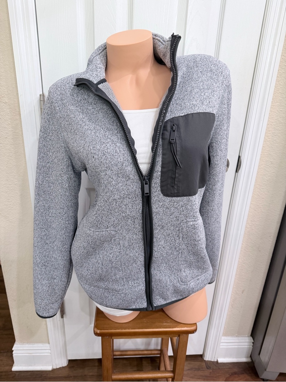 Old Navy Heather Gray Sweater Fleece Jacket S Full Zip Chest Pocket